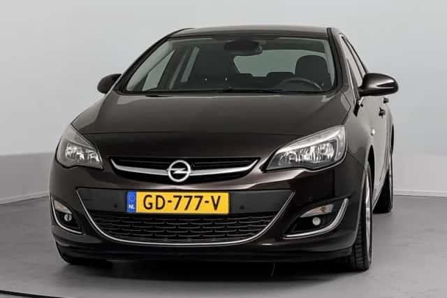 Opel Astra (2014) thumbnail 2