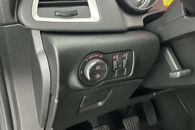 Opel Astra (2014) thumbnail 17