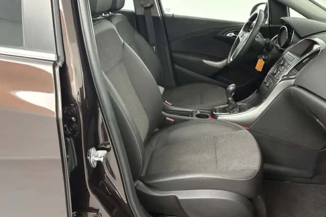 Opel Astra (2014) thumbnail 24