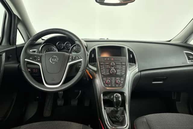 Opel Astra (2014) thumbnail 9