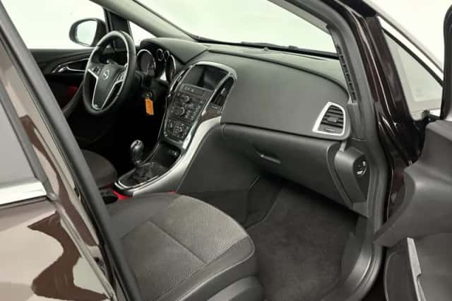 Opel Astra (2014) thumbnail 10