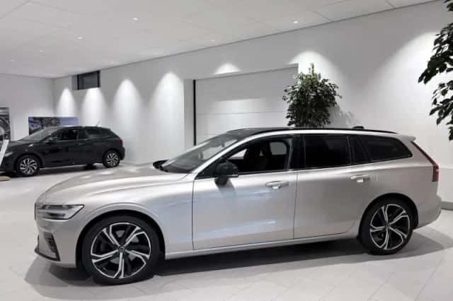 Volvo V60 (2022) thumbnail 3