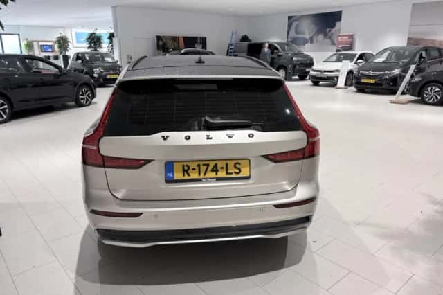 Volvo V60 (2022) thumbnail 4