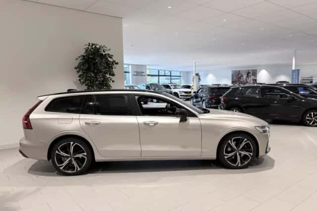 Volvo V60 (2022) thumbnail 5