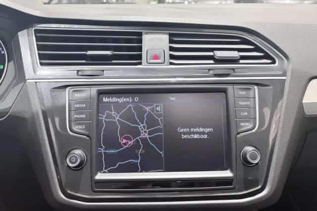 Volkswagen Tiguan (2017) thumbnail 24