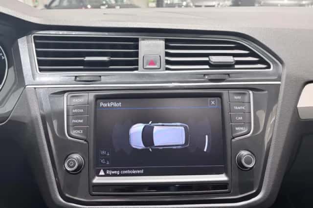 Volkswagen Tiguan (2017) thumbnail 28