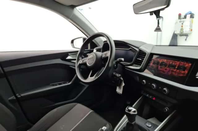 Audi A1 (2023) thumbnail 3