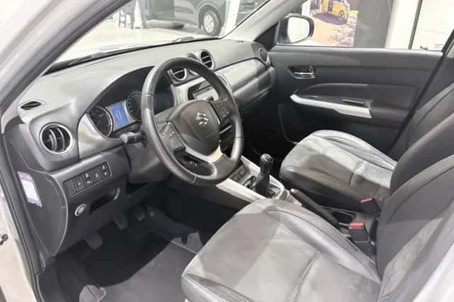 Suzuki Vitara (2017) thumbnail 10