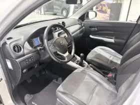 Suzuki Vitara (2017) thumbnail 10