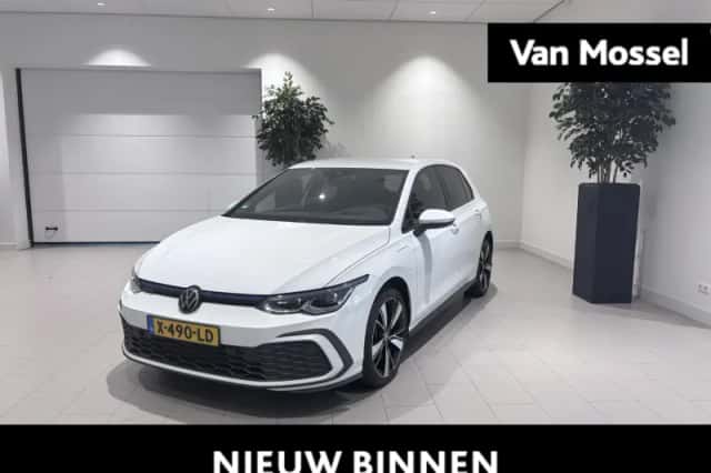Volkswagen Golf (2021) thumbnail 1