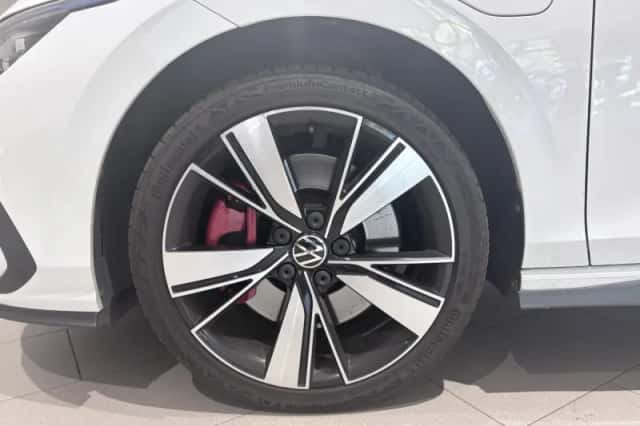 Volkswagen Golf (2021) thumbnail 2