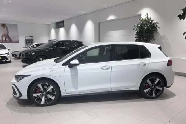 Volkswagen Golf (2021) thumbnail 3