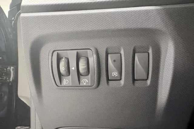 Renault Captur (2014) thumbnail 12
