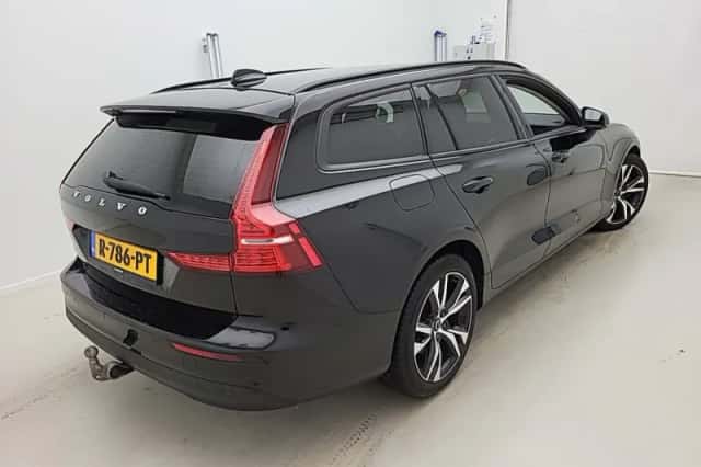 Volvo V60 (2022) thumbnail 2