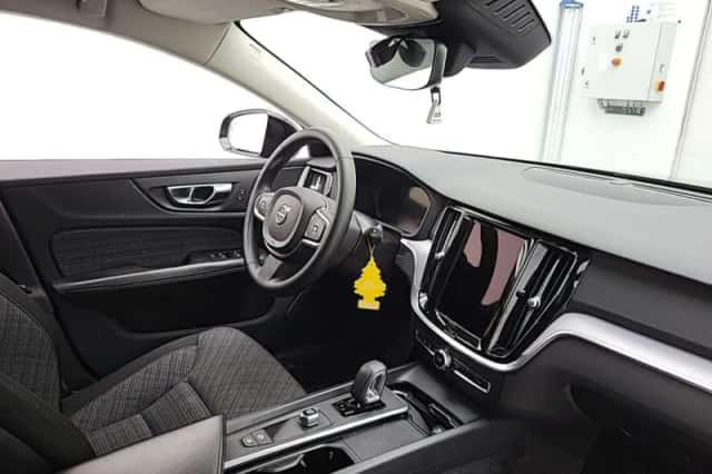 Volvo V60 (2022) thumbnail 3
