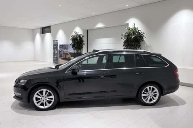 Škoda Octavia (2020) thumbnail 3