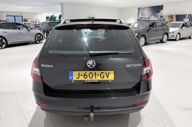 Škoda Octavia (2020) thumbnail 4