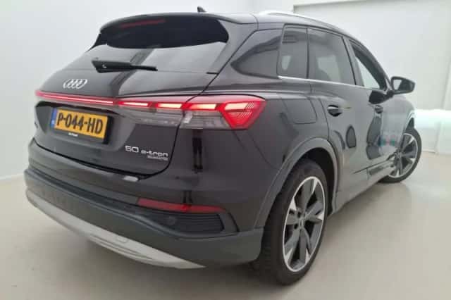 Audi Q4 e-tron (2021) thumbnail 2
