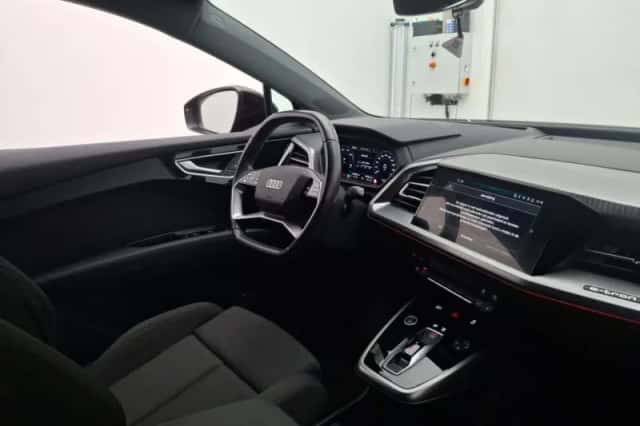 Audi Q4 e-tron (2021) thumbnail 3