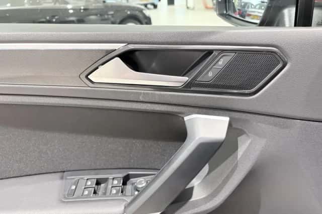 Volkswagen Tiguan (2016) thumbnail 14