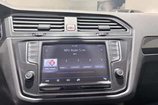 Volkswagen Tiguan (2016) thumbnail 21