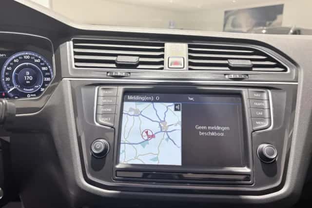 Volkswagen Tiguan (2016) thumbnail 24
