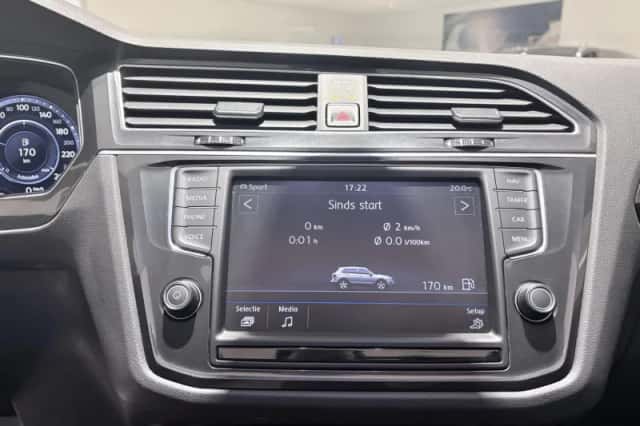 Volkswagen Tiguan (2016) thumbnail 25