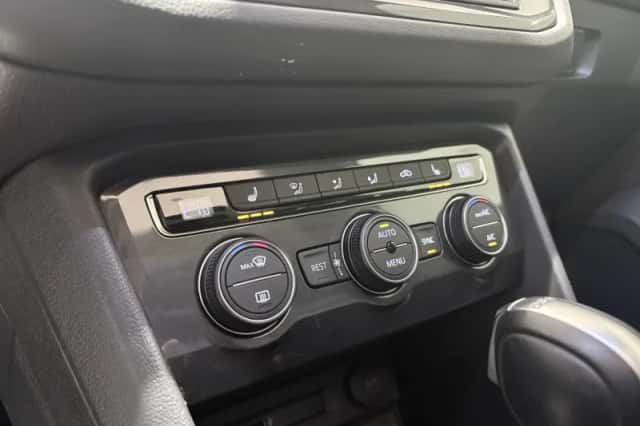 Volkswagen Tiguan (2016) thumbnail 26