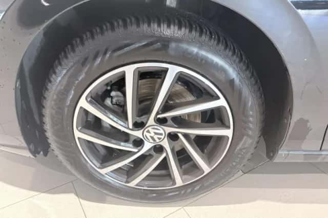 Volkswagen Golf (2021) thumbnail 2