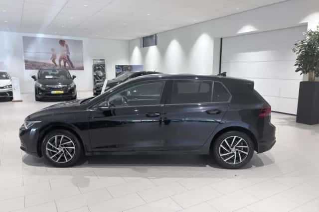 Volkswagen Golf (2021) thumbnail 3