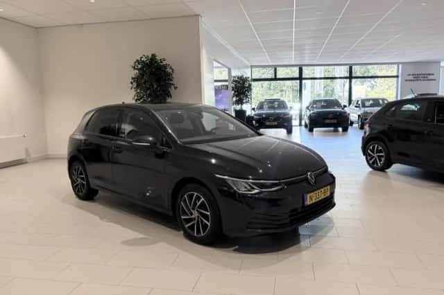 Volkswagen Golf (2021) thumbnail 5