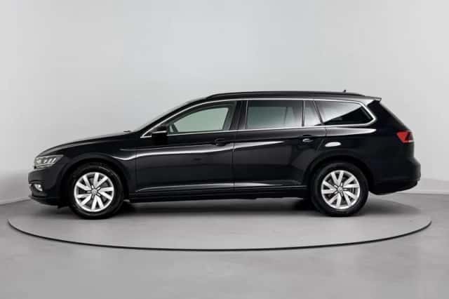 Volkswagen Passat (2020) thumbnail 2