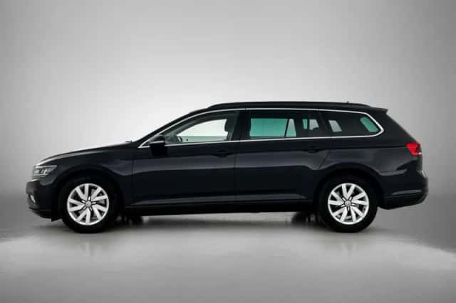Volkswagen Passat (2020) thumbnail 2