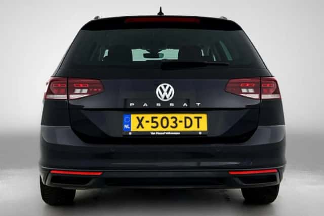 Volkswagen Passat (2020) thumbnail 3