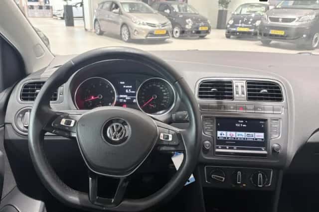 Volkswagen Polo (2016) thumbnail 18