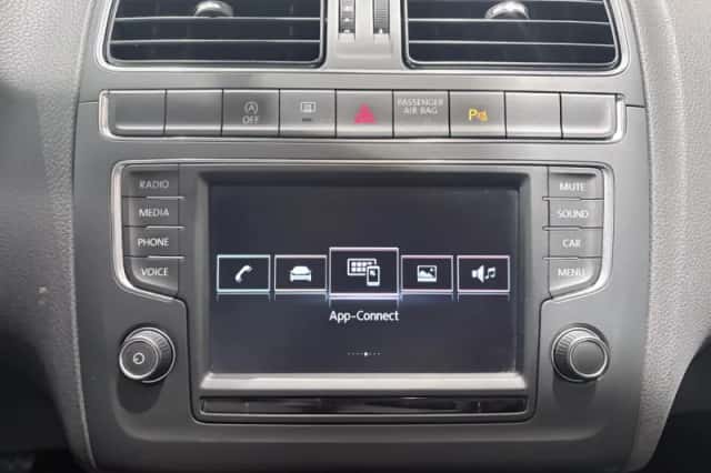 Volkswagen Polo (2016) thumbnail 26