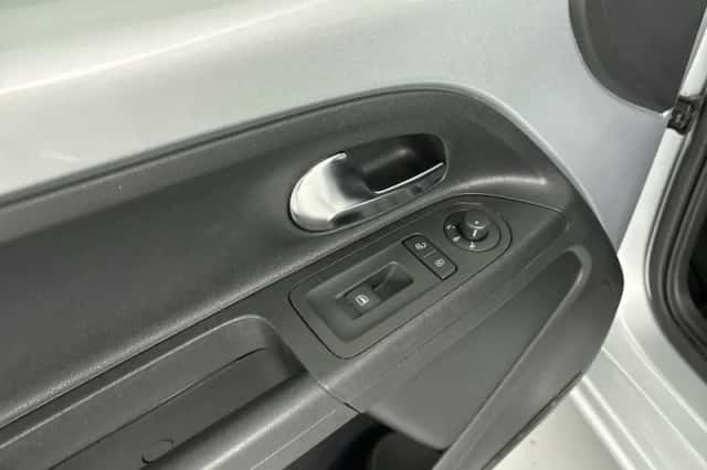 Volkswagen Up! (2013) thumbnail 12