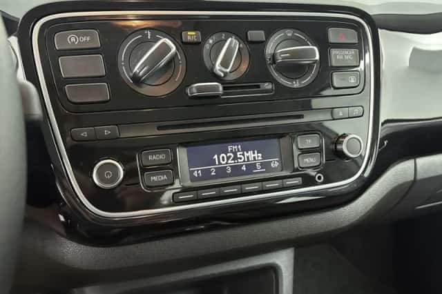 Volkswagen Up! (2013) thumbnail 6