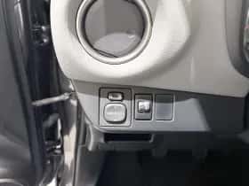 Toyota Yaris (2017) thumbnail 13
