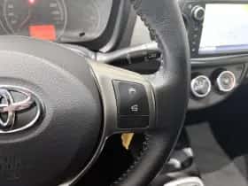 Toyota Yaris (2017) thumbnail 17