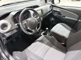 Toyota Yaris (2017) thumbnail 10