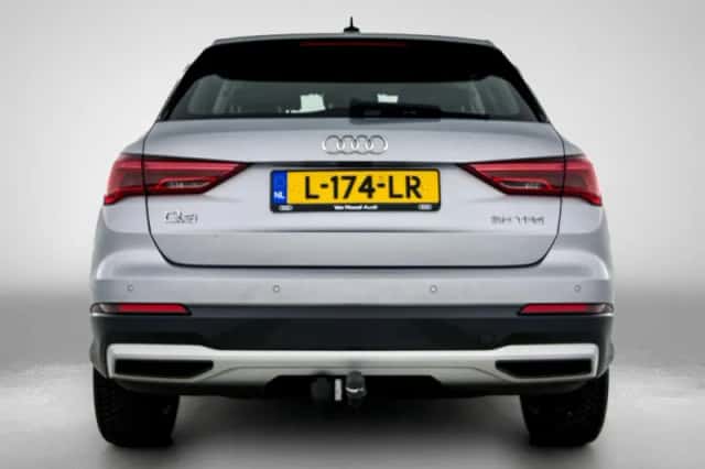 Audi Q3 (2021) thumbnail 3