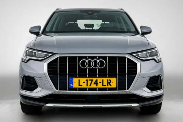 Audi Q3 (2021) thumbnail 5