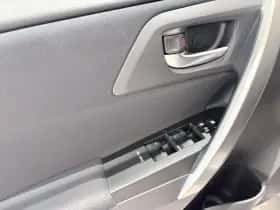 Toyota Auris (2013) thumbnail 12
