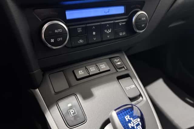 Toyota Auris (2013) thumbnail 25