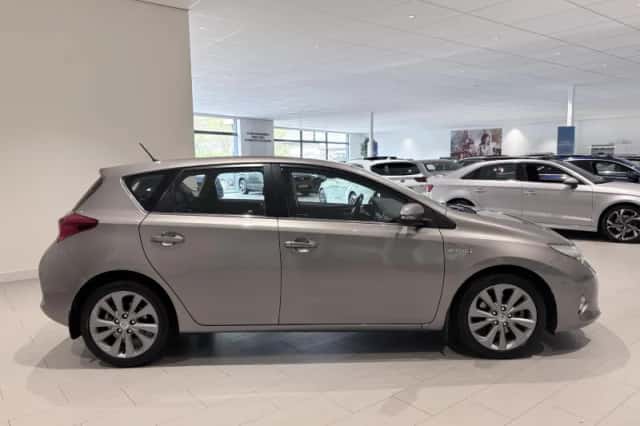 Toyota Auris (2013) thumbnail 6