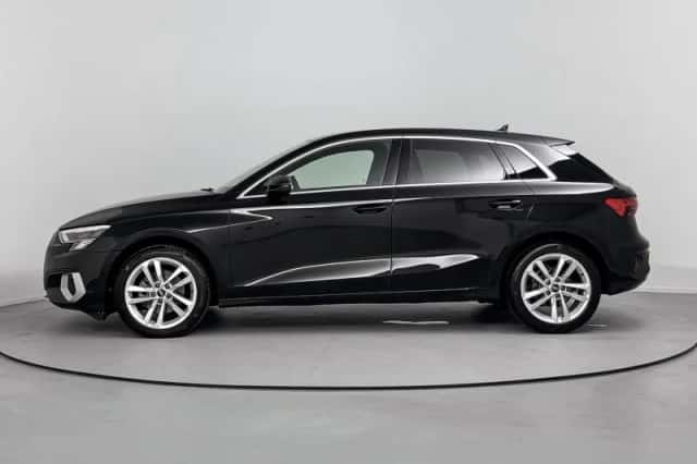 Audi A3 (2023) thumbnail 2