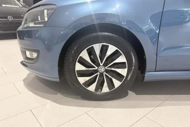 Volkswagen Polo (2016) thumbnail 2