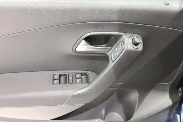 Volkswagen Polo (2016) thumbnail 12