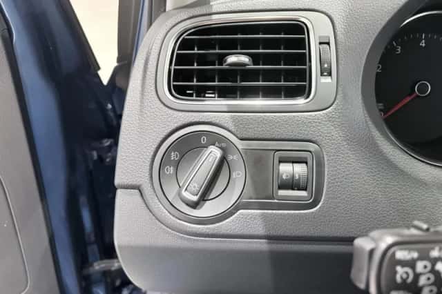 Volkswagen Polo (2016) thumbnail 13